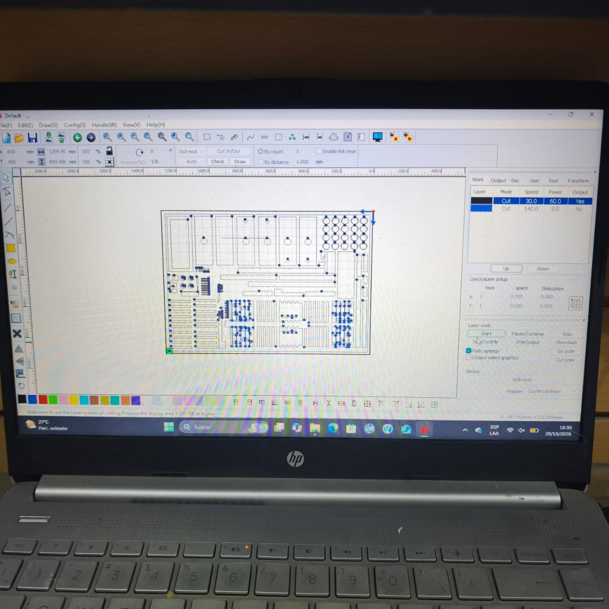 Planchas de MDF cortadas con láser para armar una maqueta