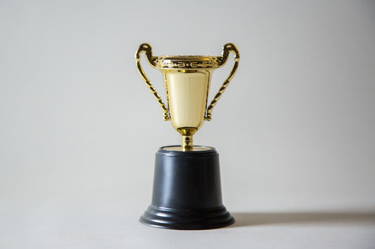 Copas del mundo y trofeos personalizados con corte láser en Córdoba