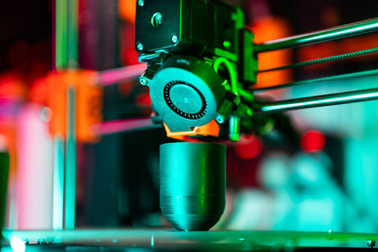 Impresora 3D FDM imprimiendo una pieza en War Record, Alta Gracia