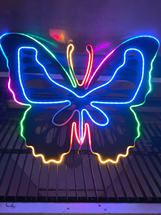 Mariposa decorativa con luces LED cortada a laser