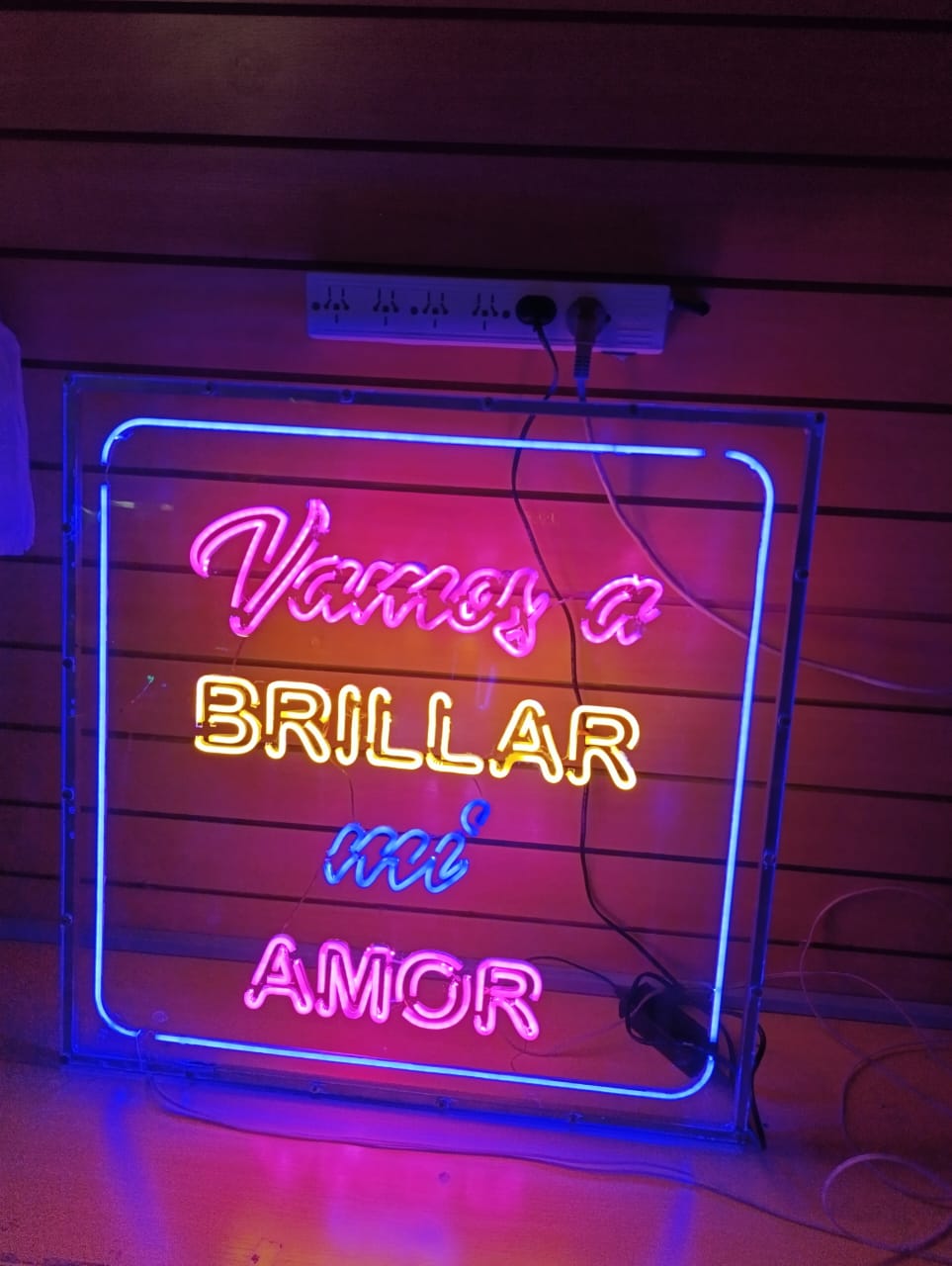 Cartel Vamos a brillar mi amor variante 2