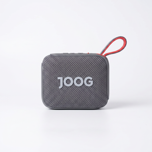 Parlante Bluetooth JOOG Gris Texturado — Portátil Resistente, Detalle Rojo