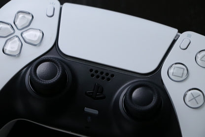 Control DualSense PlayStation 5 haptic feedback gatillos adaptivos