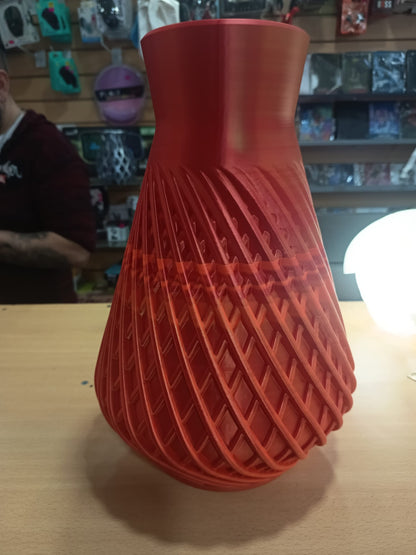 Vasija Espiral Roja Impresa en 3D — Florero Decorativo PLA Personalizable