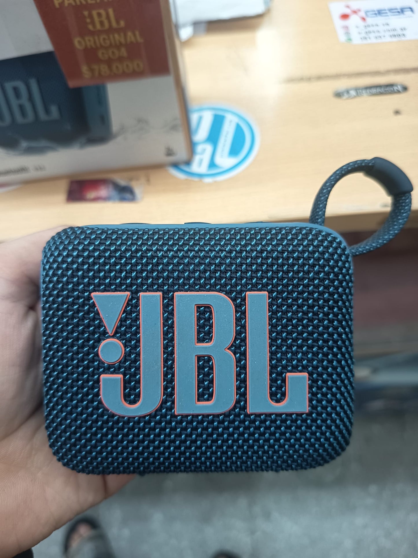 Parlante JBL GO4 Azul — Bluetooth 5.3, IP67 Resistente al Agua, 5hs