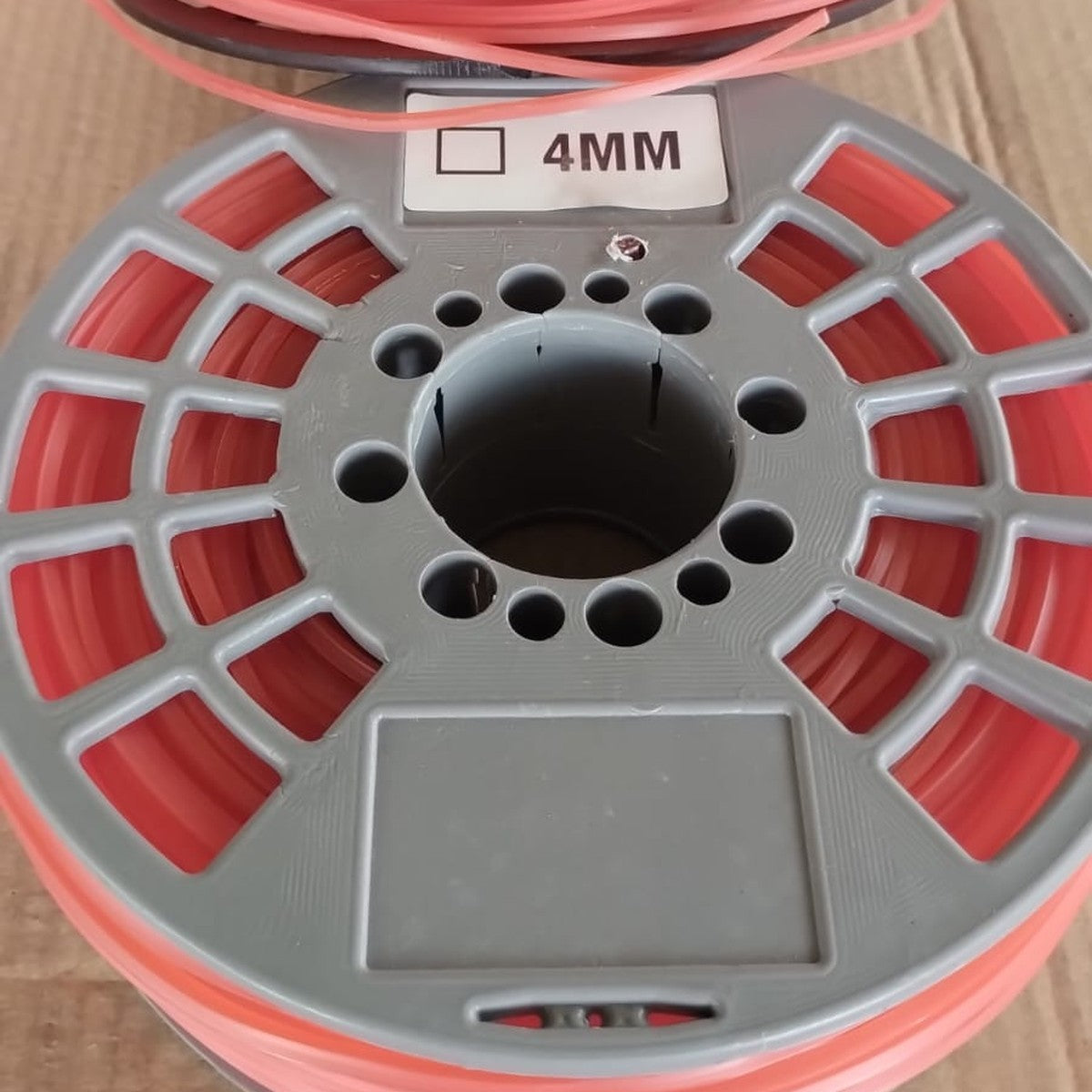 Bobina de tanza para desmalezadora de 4 mm y 100 metros, color rojo